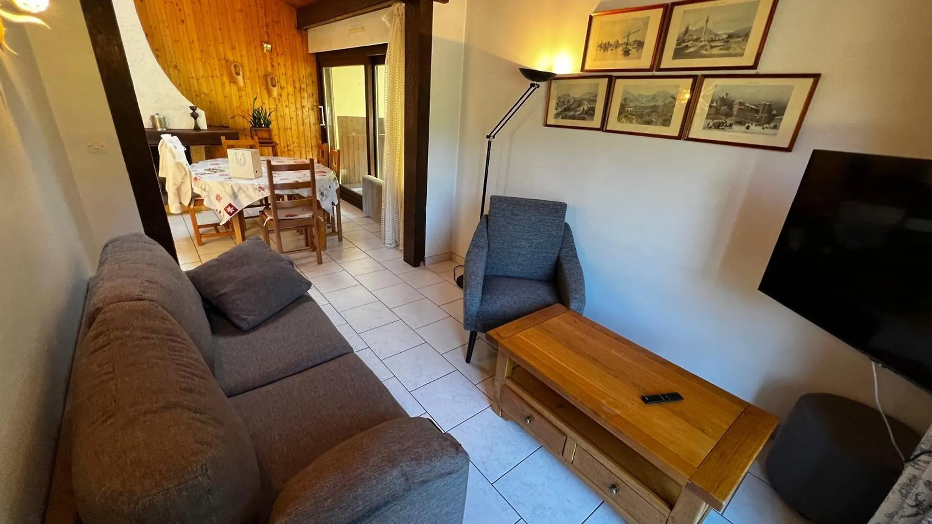 Duplex 2 Chambres Au Centre Village, Proche Pistes, Avec Garage Et Balcon - Fr-1-437-28 La Clusaz 0*,  France
